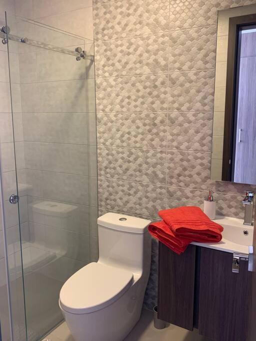 Confort Suite La Carolina Кито Екстериор снимка